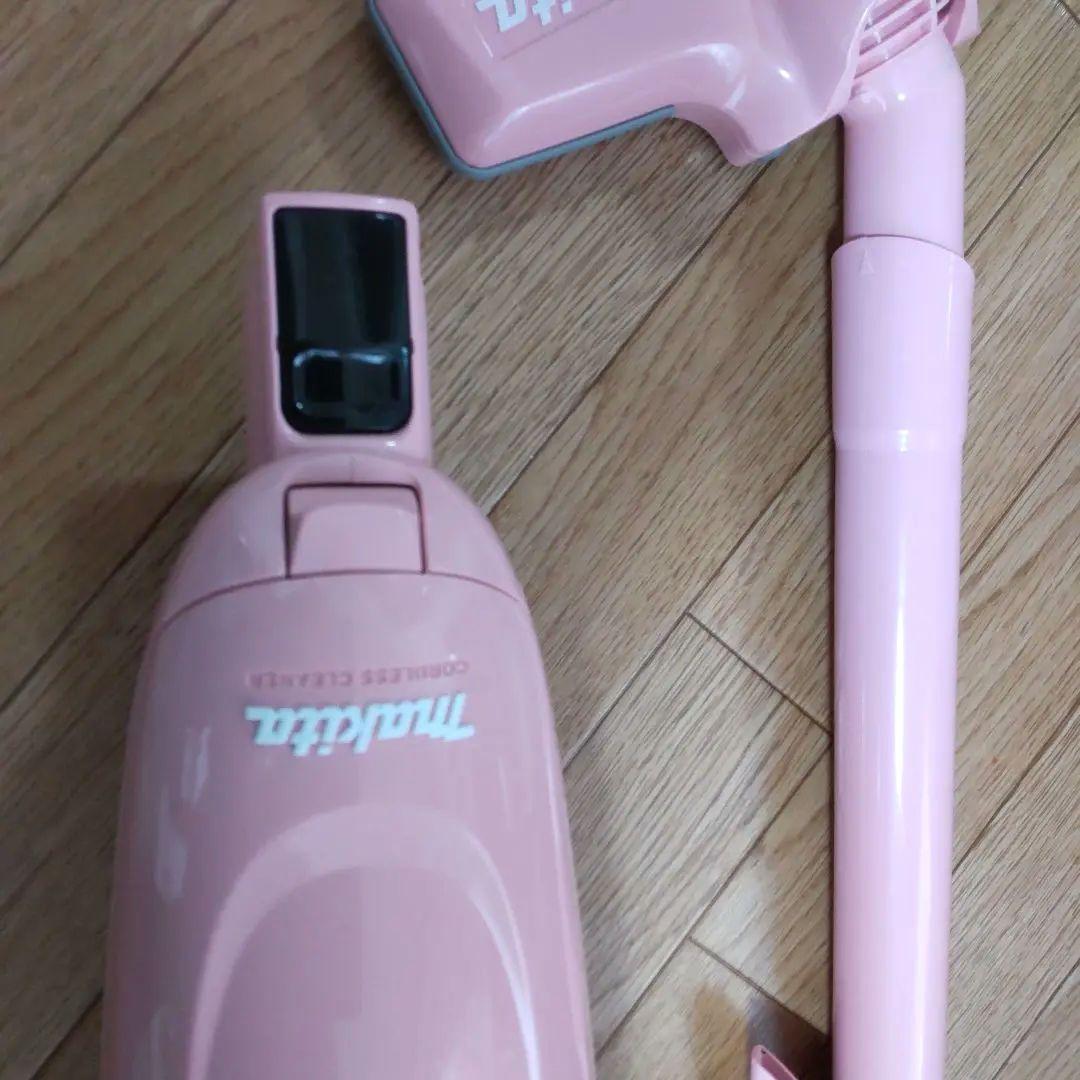 美品。Makita スティッククリーナー 充電器付き。