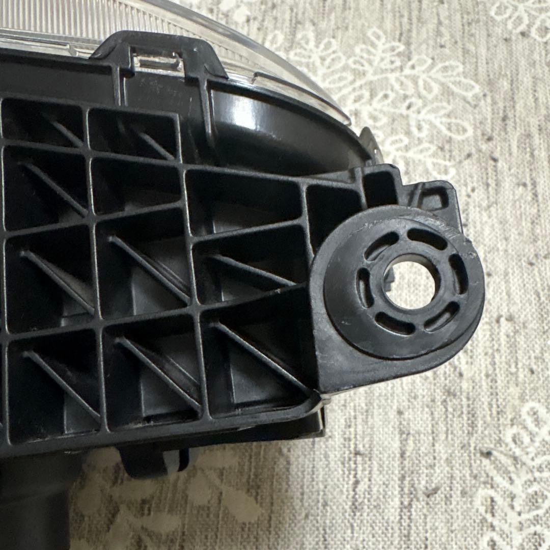 三菱ふそう　ファイター　ヘッドライト　左　ディスチャージ　たもつ