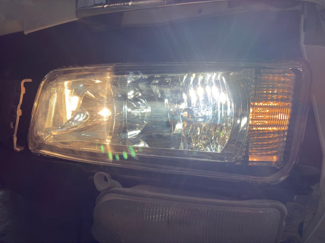 三菱ふそう　ファイター　ヘッドライト　左　ディスチャージ　たもつ