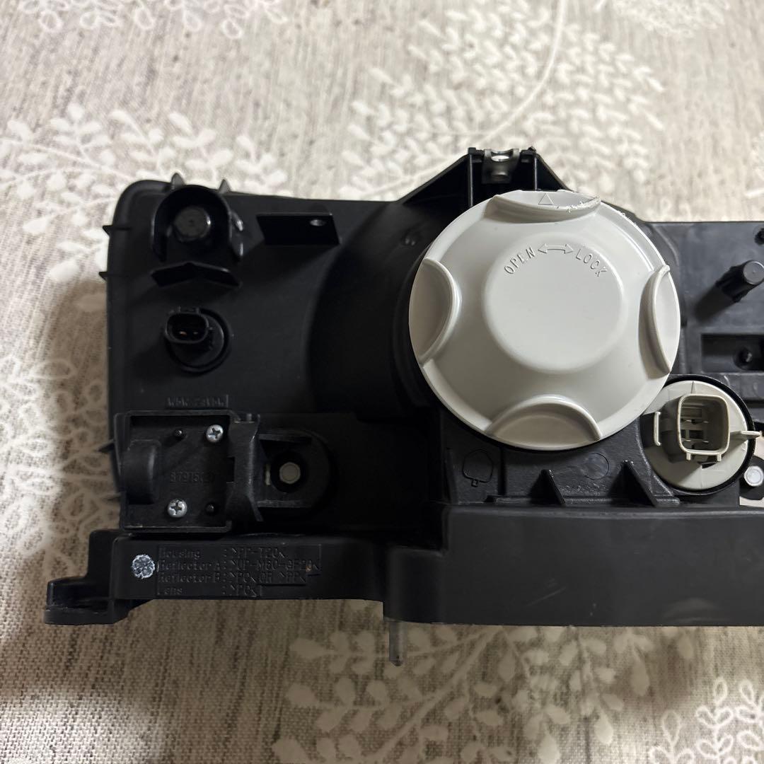 三菱ふそう　ファイター　ヘッドライト　左　ディスチャージ　たもつ