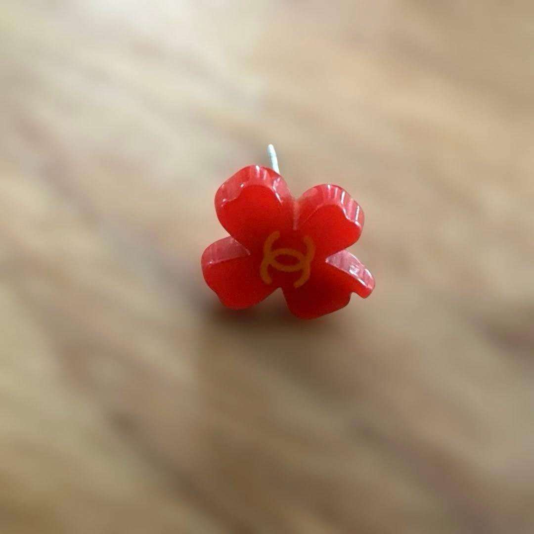 シャネル　ピアス　片耳　クローバー　ツヤツヤ♡美しい赤