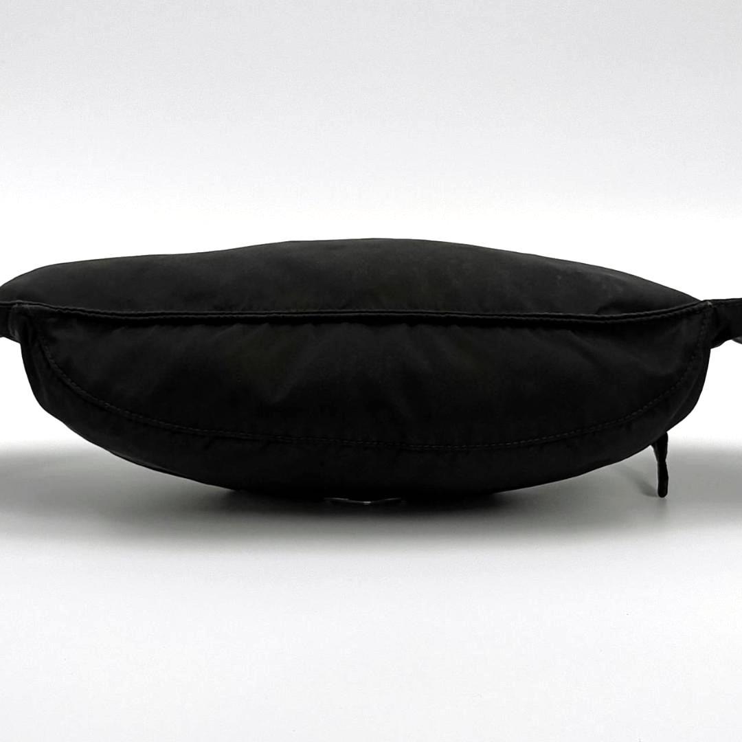 人気希少✨プラダ ウエストポーチ ボディバッグ ナイロン 三角ロゴ 黒 白タグ