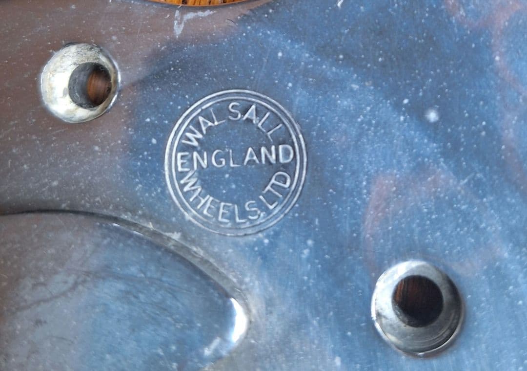 ミ*郎様 レスレストン黒革巻きステアリング