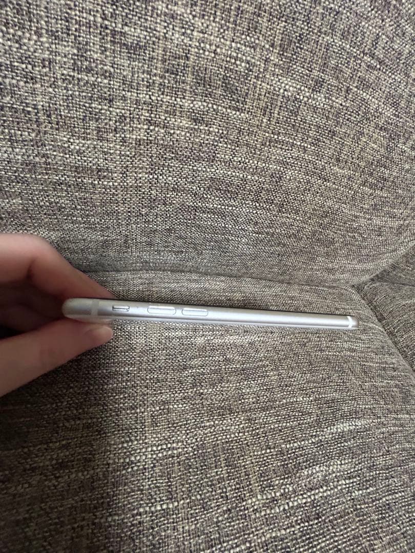 iPhone SE 64 ホワイト 本体　ネットワーク制限◯