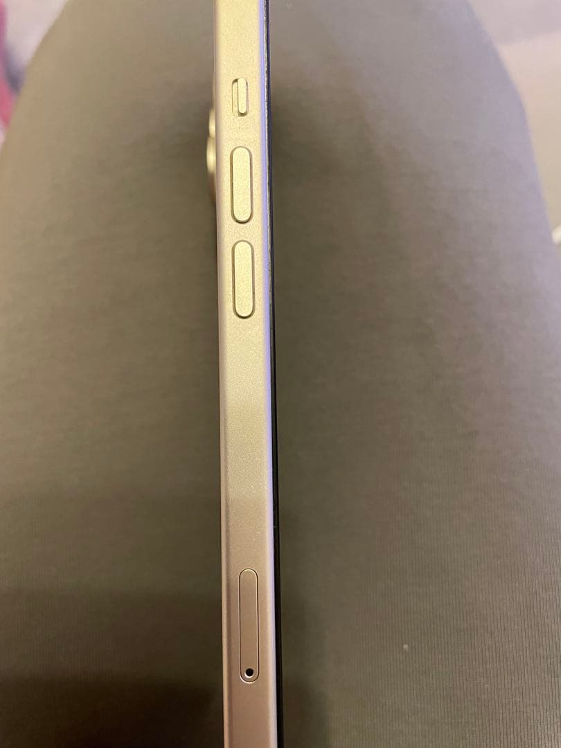 Apple iPhone 15 イエロー