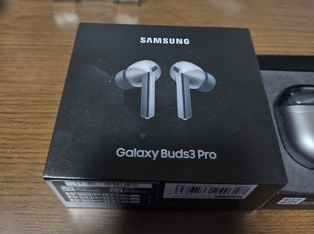 [美品]Galaxy Buds3 Pro シルバー ワイヤレスイヤホン