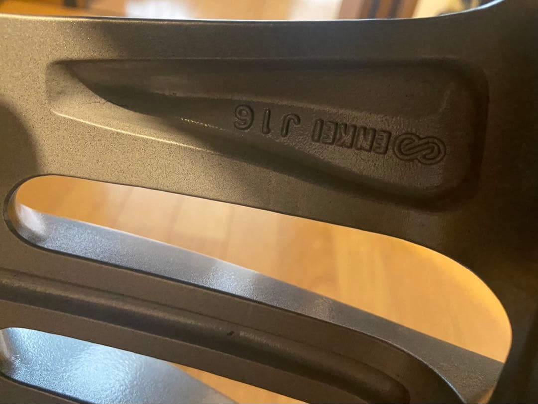 とぷ 225/60/R18 新車外し 純正