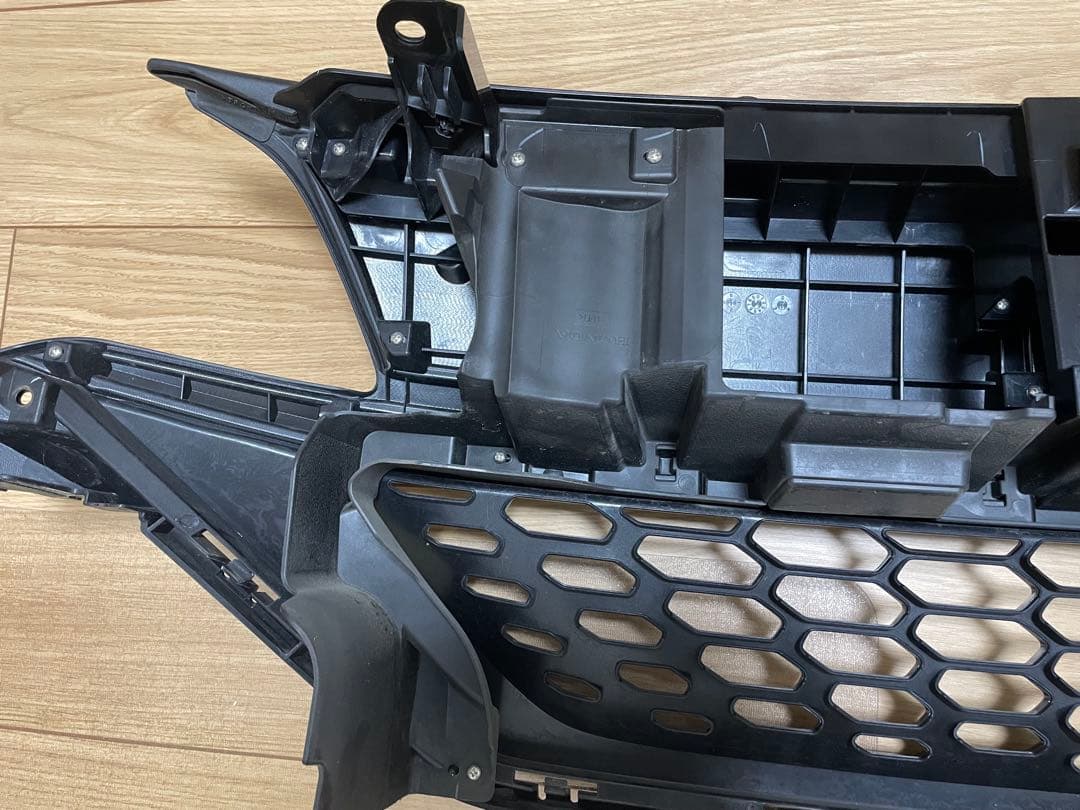 ホンダ フリードグリル ホワイト/ブラック