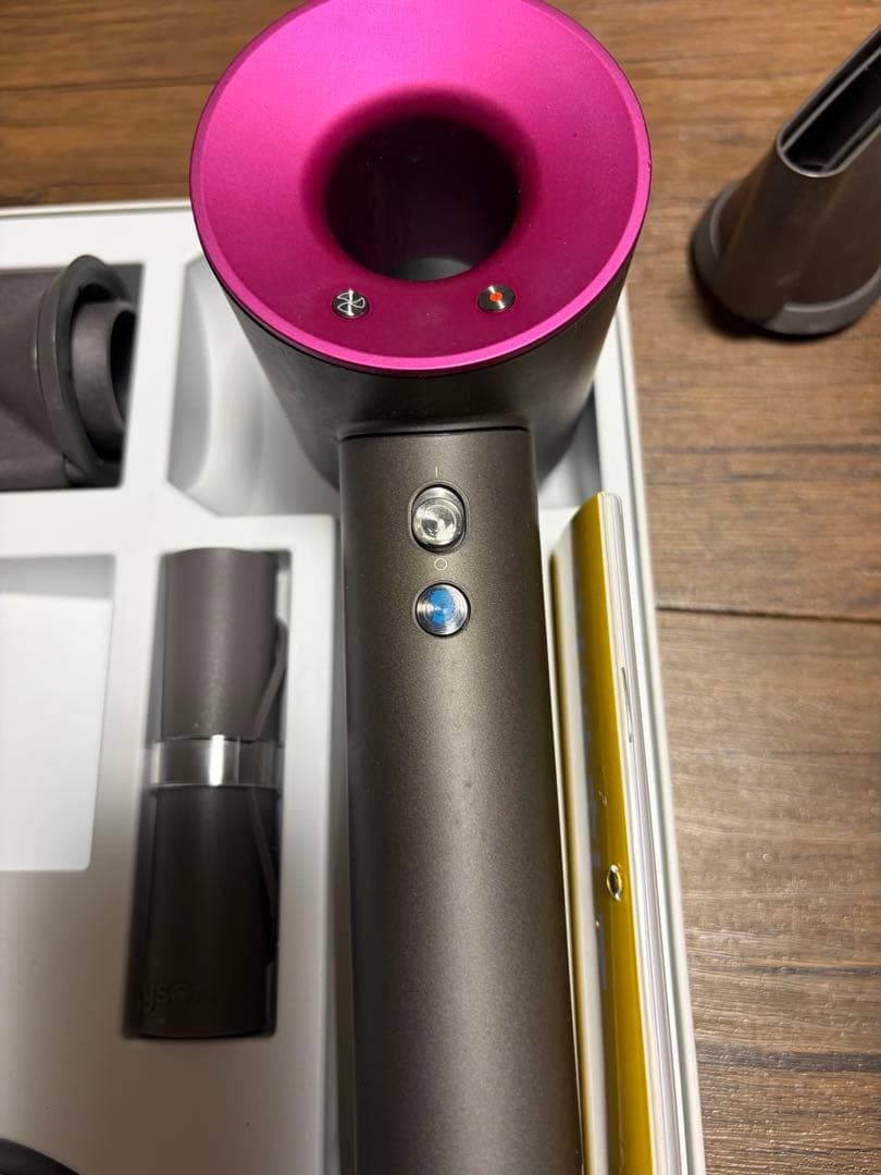 ダイソン ヘアードライヤー　Dyson Supersonic　HD01H