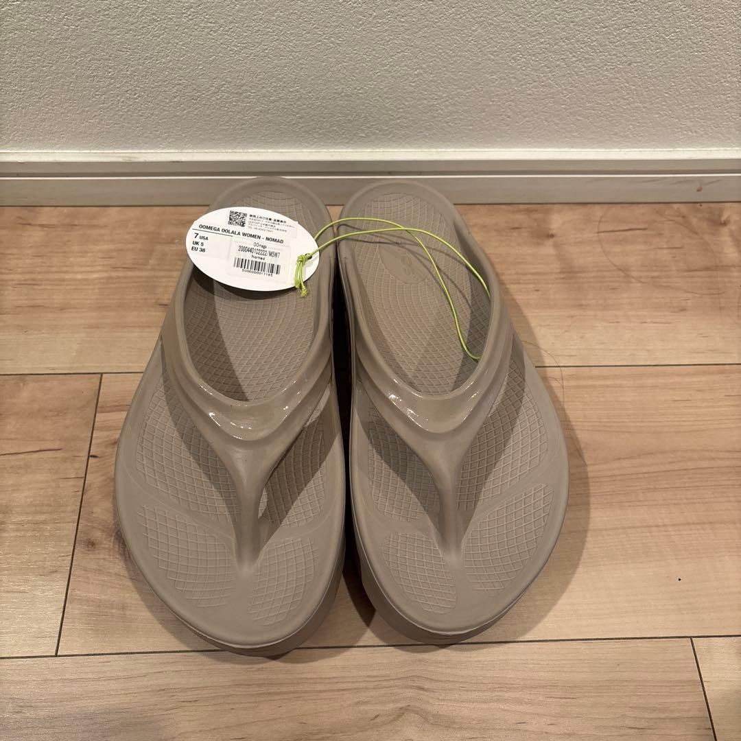 美品　正規　OOFOS リカバリーサンダル　oomega US7 24cm