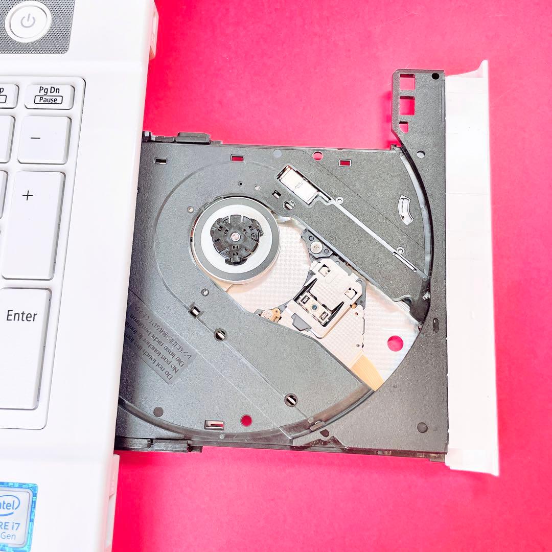 美品✨️第8世代Corei7薄型ノートパソコン✨️SSD1TB Win11 カメラ