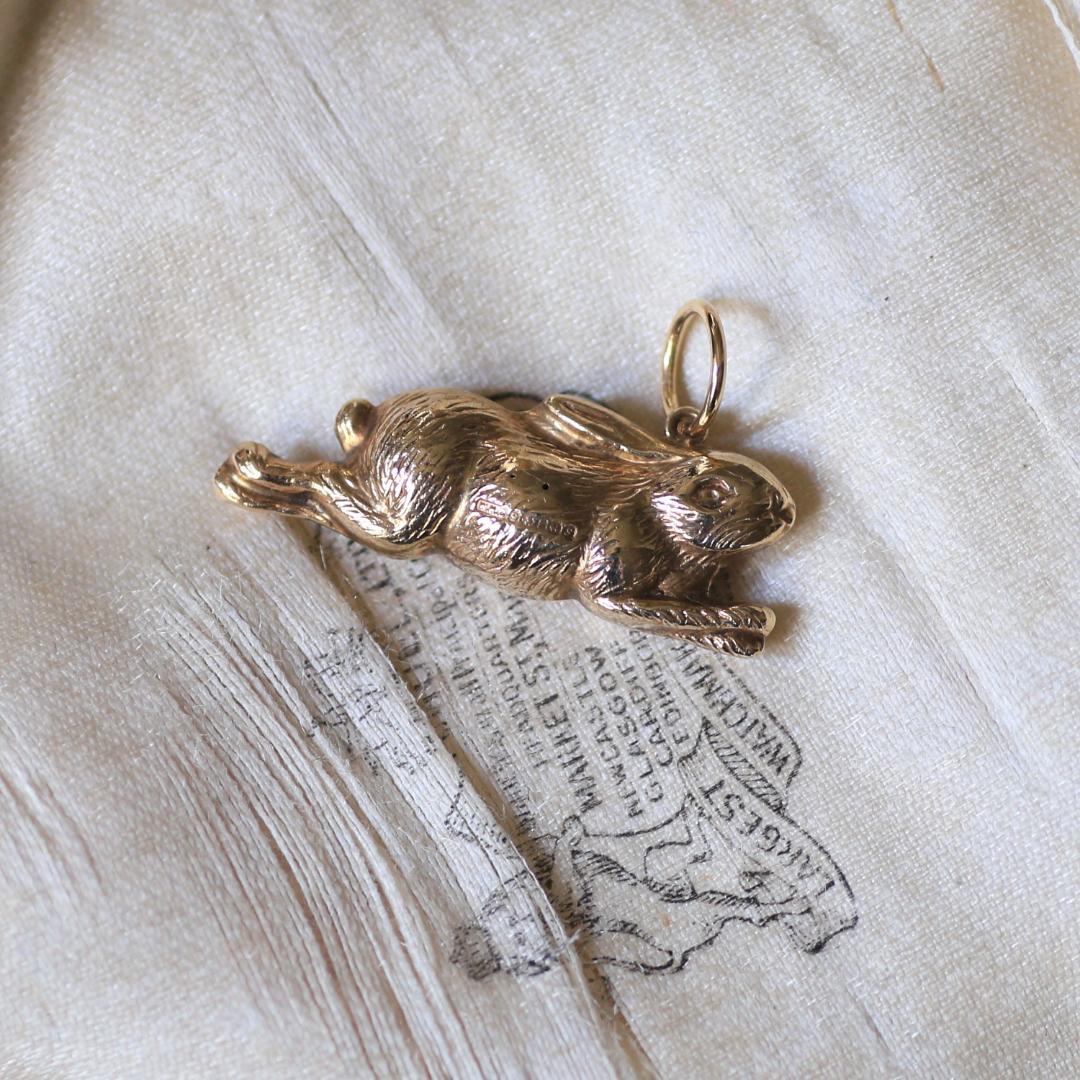 イギリスヴィンテージ　K9　うさぎチャーム/アンティークネックレスリングK18