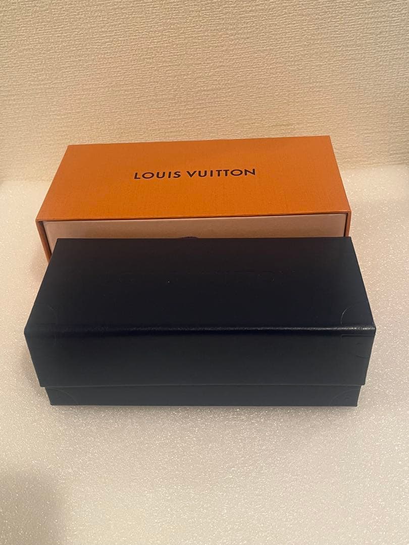 ルイ・ヴィトン サングラス LVプティ スプソン キャットアイ