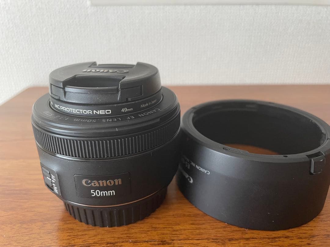 Canon 単焦点レンズ EF50mm F1.8 STMレンズフード付き
