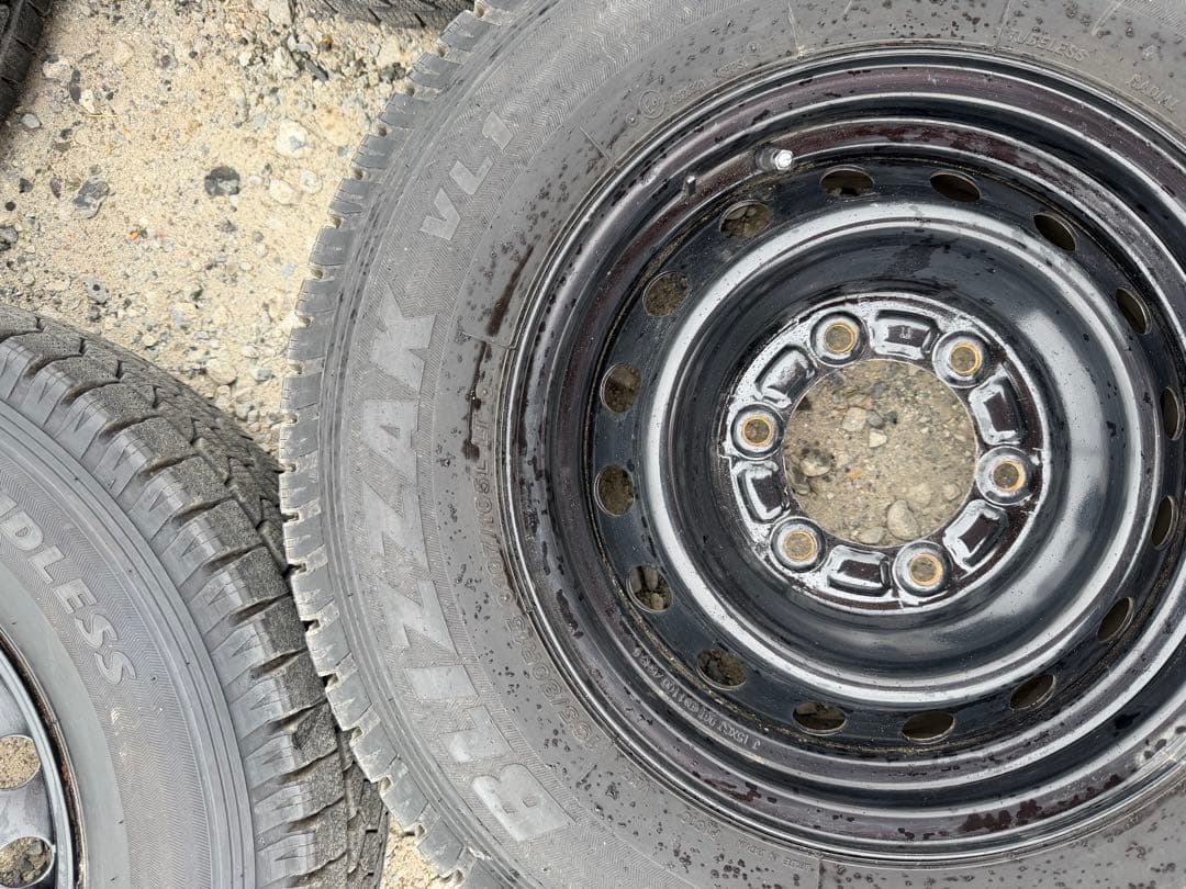 200系 ハイエース スタッドレスBLIZZAK VL1 195/80R15