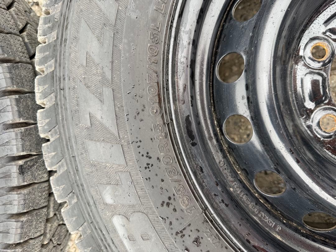 200系 ハイエース スタッドレスBLIZZAK VL1 195/80R15