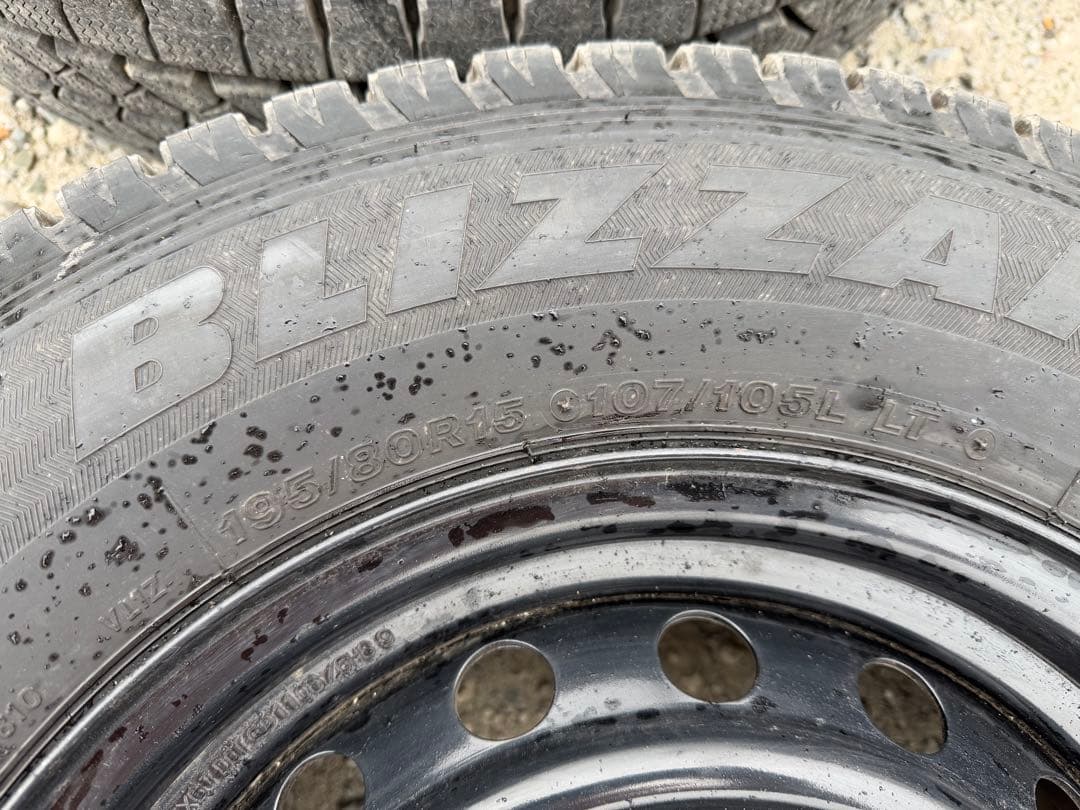 200系 ハイエース スタッドレスBLIZZAK VL1 195/80R15