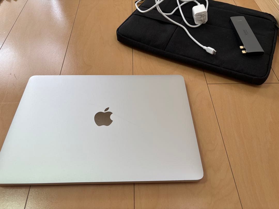 Apple MacBook本体 充電器・ケース付き