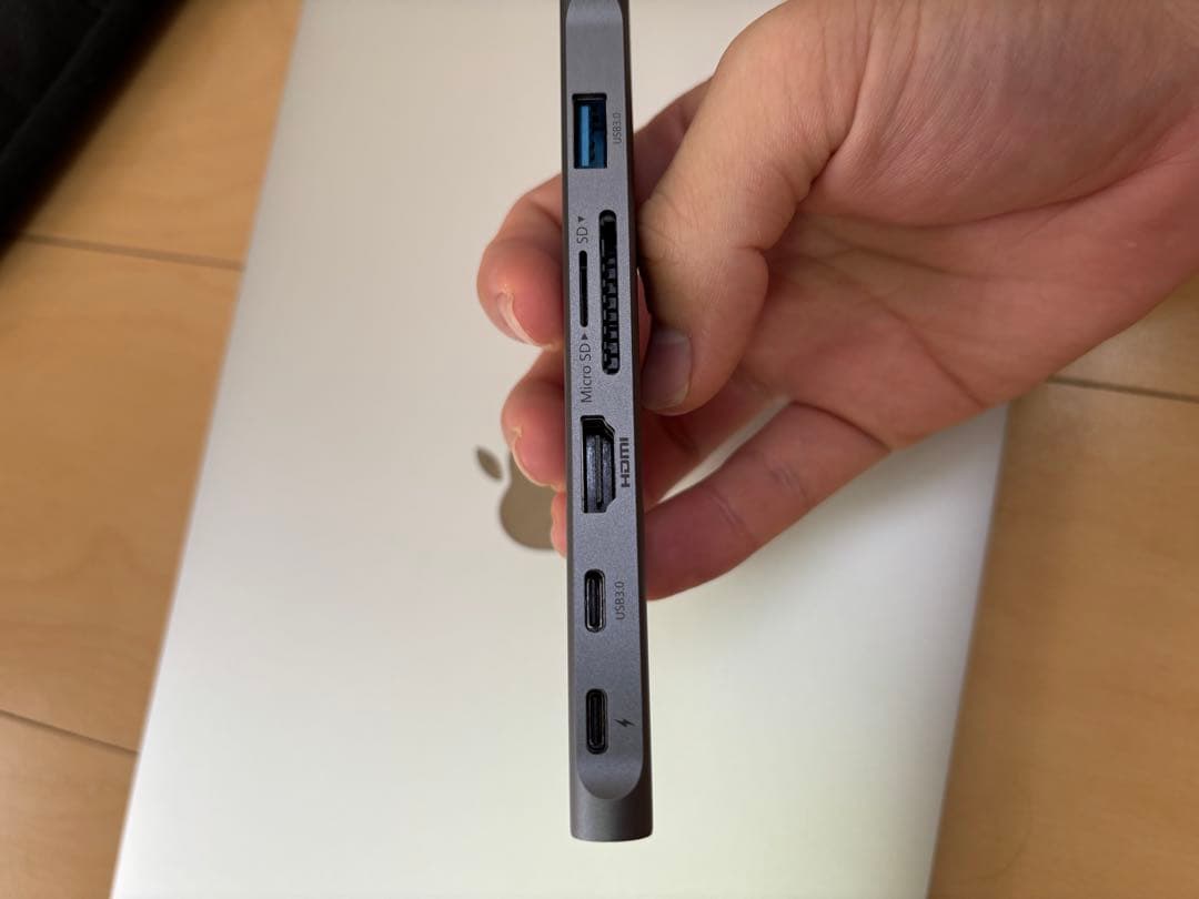 Apple MacBook本体 充電器・ケース付き