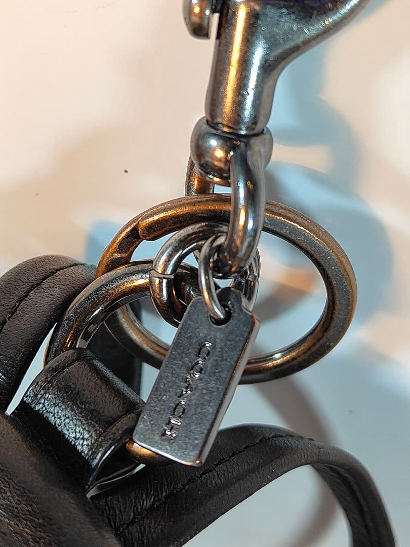 【極美品】COACH コーチ正規品　高級バックチャーム　本革ツートンキーホルダー