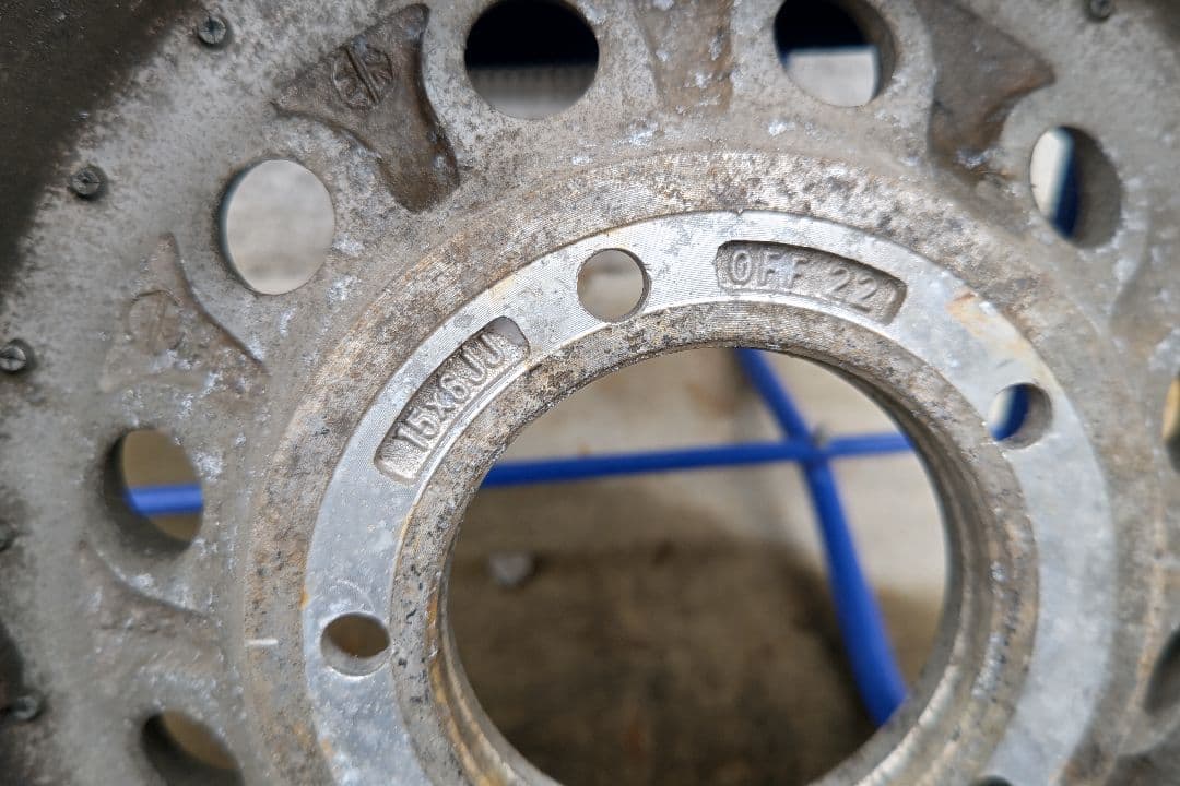 ジープ　ジムニー　15インチ タイヤ・ホイールセット