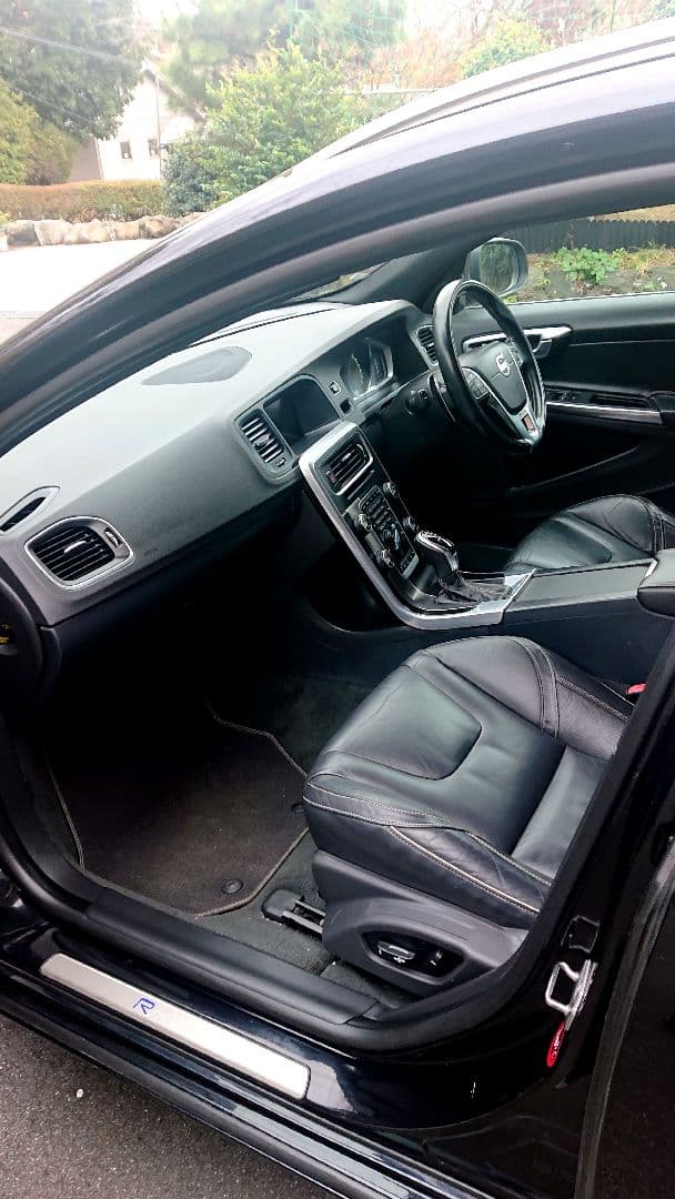 ボルボ V60 Rデザイン Tベル済 新車時より記録簿8枚