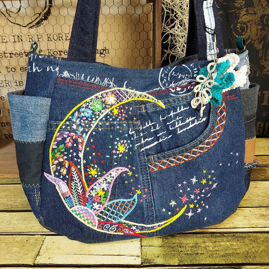 刺繍デニムバック　No.661　デニムリメイク　刺繍バック　丸いバック　月