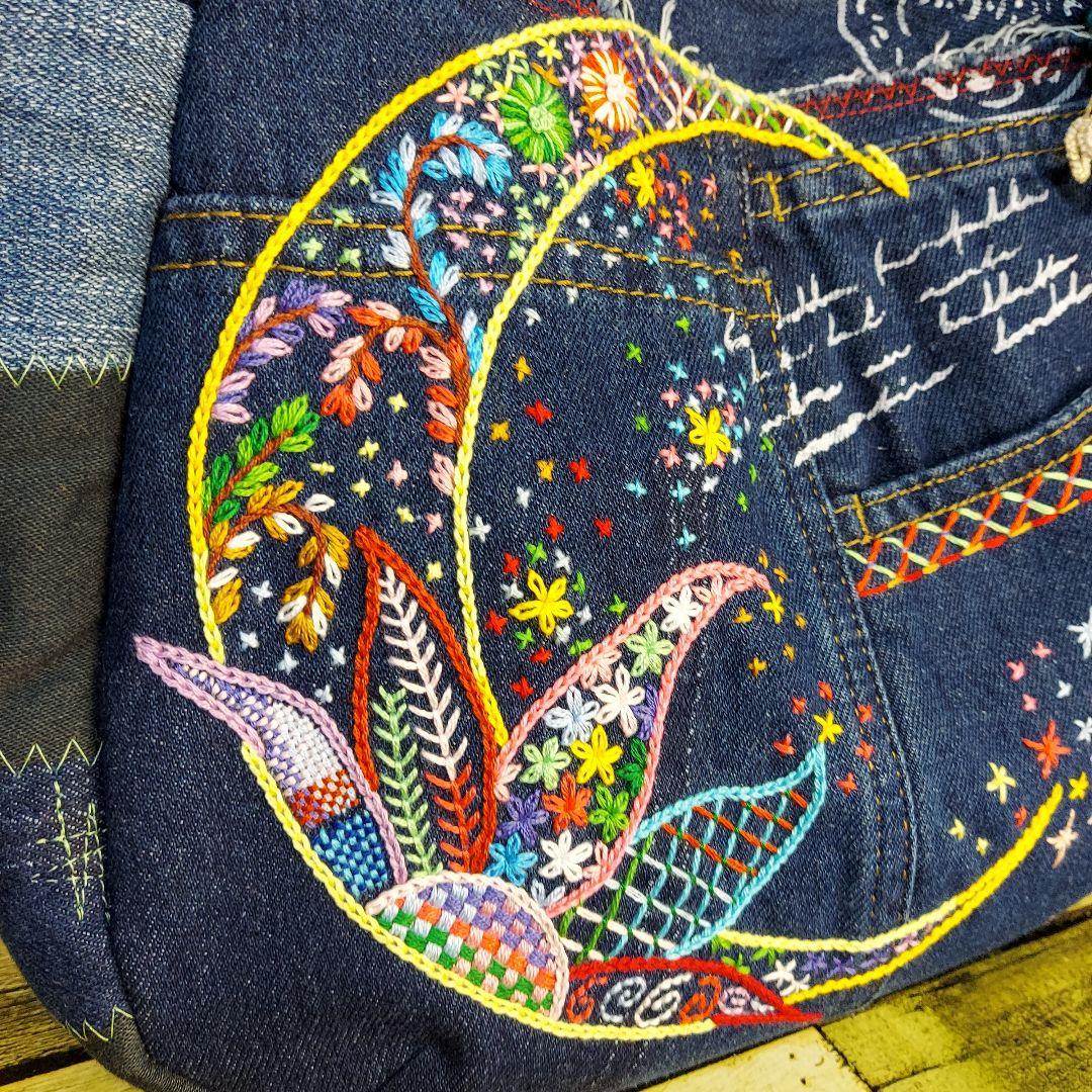 刺繍デニムバック　No.661　デニムリメイク　刺繍バック　丸いバック　月