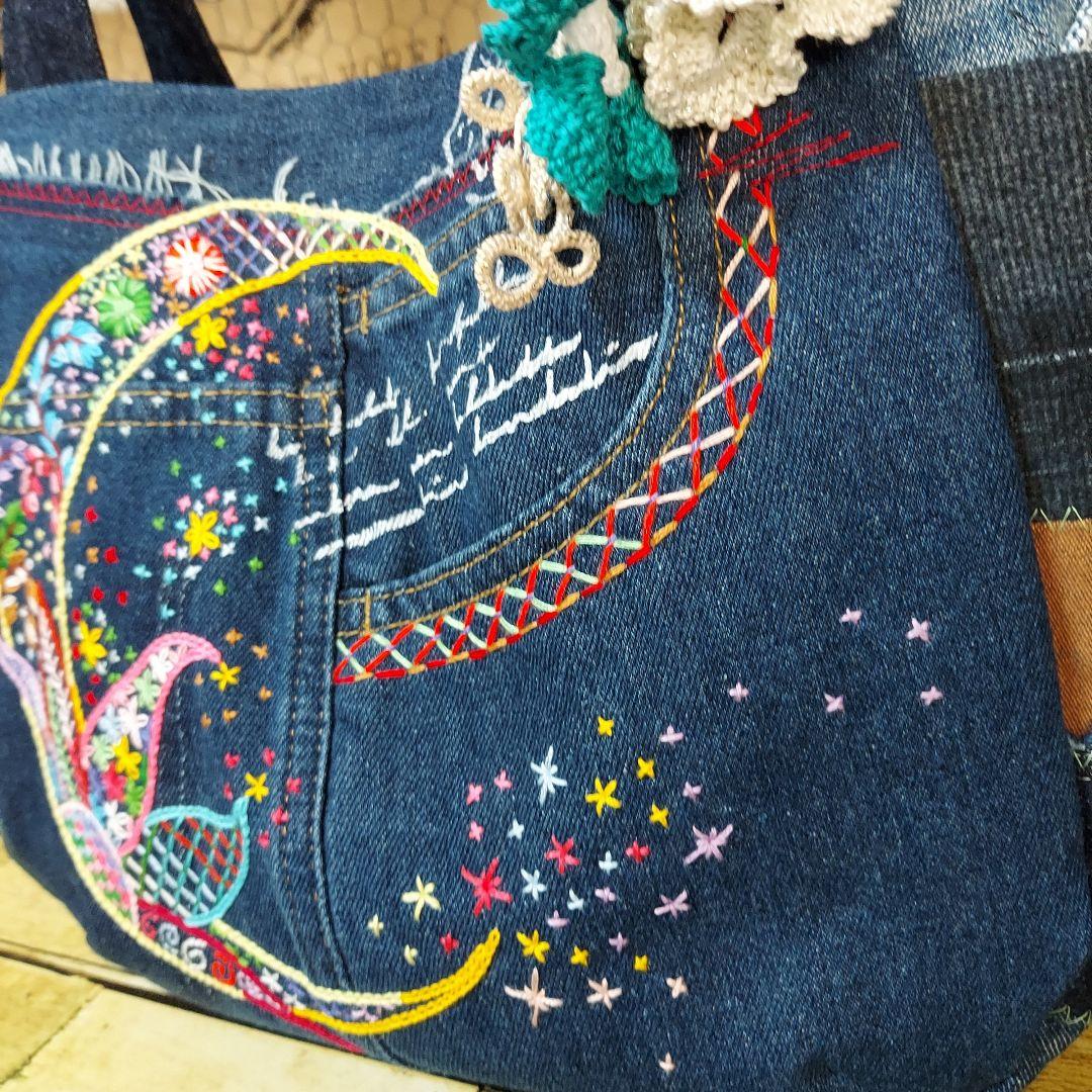 刺繍デニムバック　No.661　デニムリメイク　刺繍バック　丸いバック　月