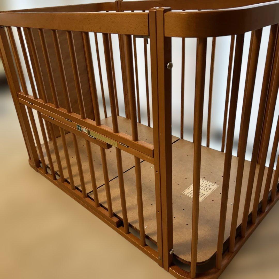 ベビーベッド組立式 マット、キルトパッド、掛布団とカバー、枕、ベビーガード付き