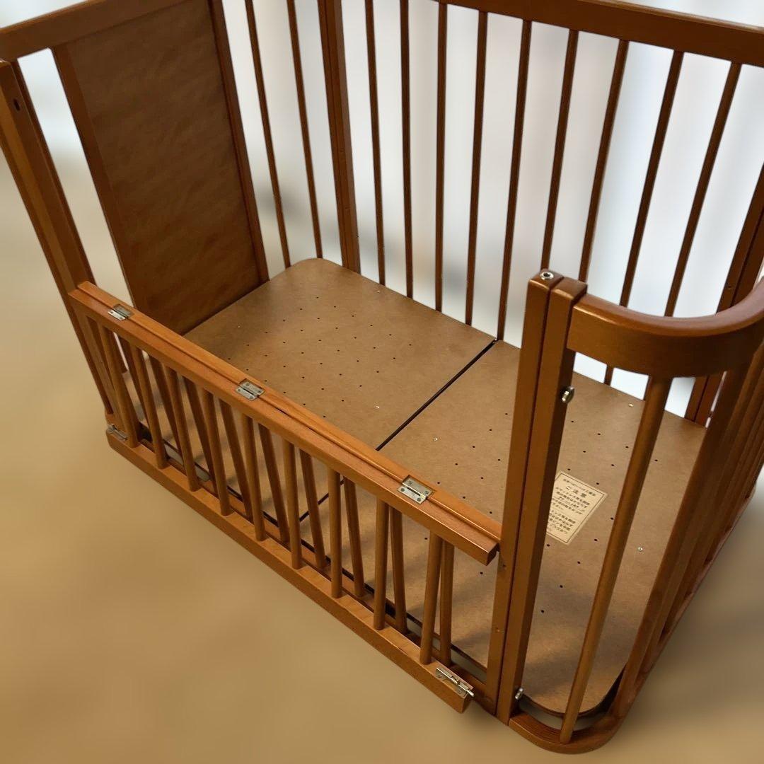 ベビーベッド組立式 マット、キルトパッド、掛布団とカバー、枕、ベビーガード付き