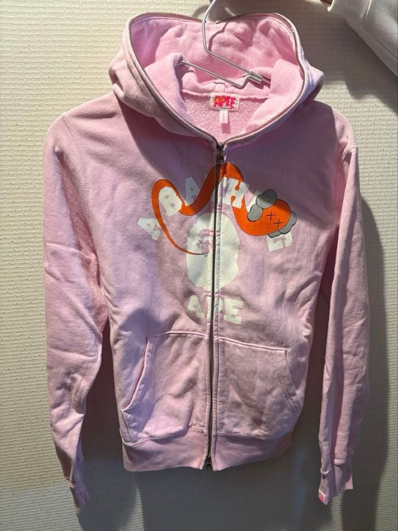 A BATHING APE ピンク パーカー　APEE