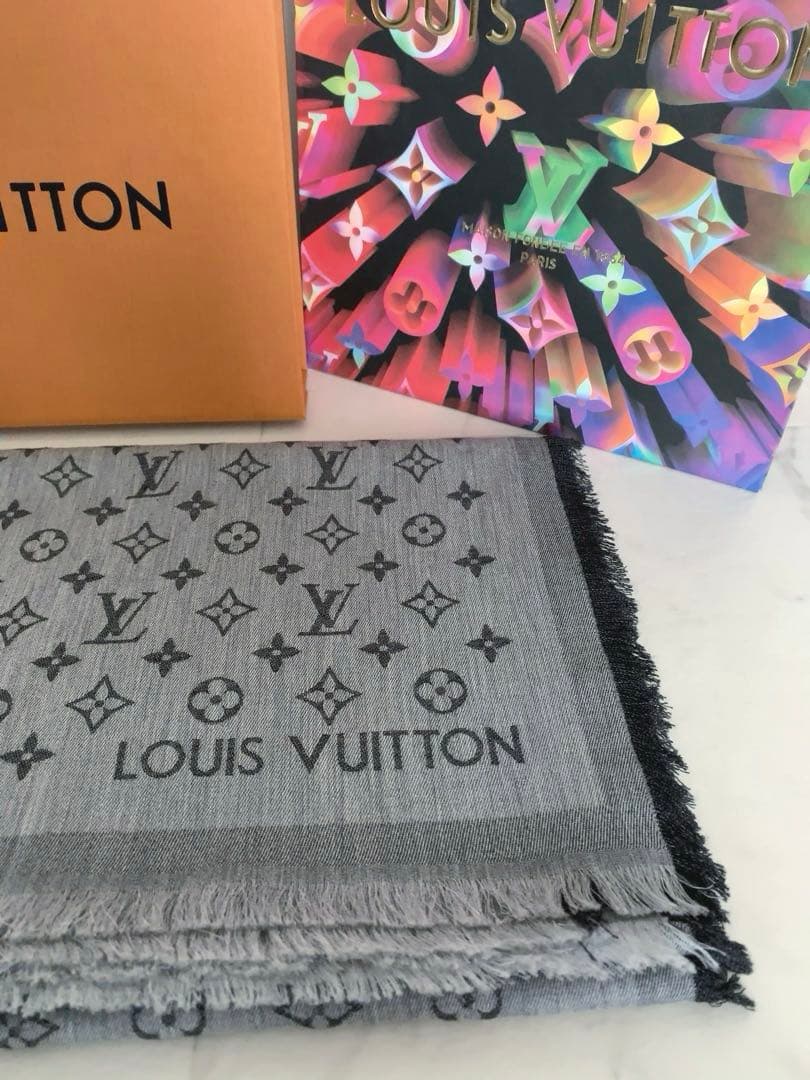 【ルイ ヴィトン】エトール モノグラム エッセンシャル★ストール★グレー★箱付き