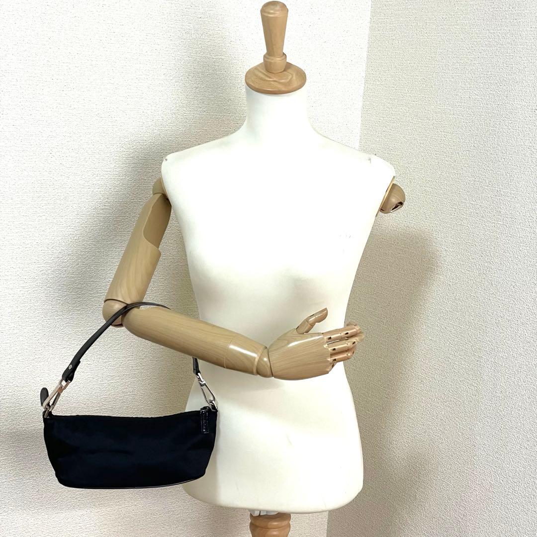 kicks08さん【専用】GUCCI グッチ アクセサリーポーチ