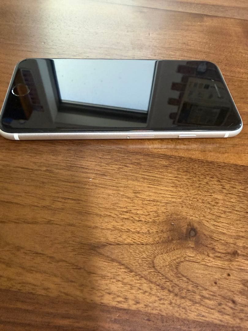 iPhoneSE 代３世代　128GB