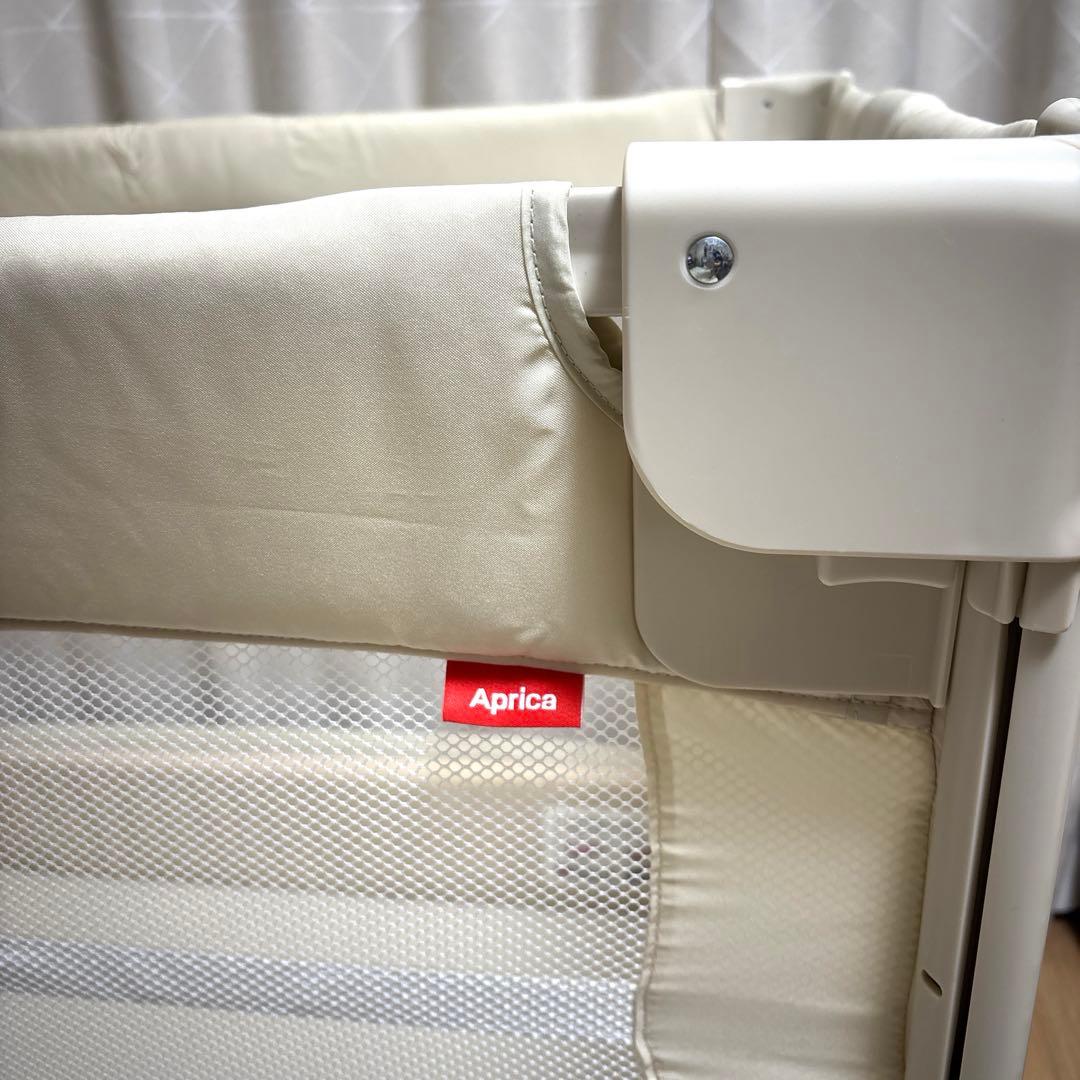 美品　ココネルエアー　アップリカ　ベビーベッド　ベビーサークル　ミルクホワイト