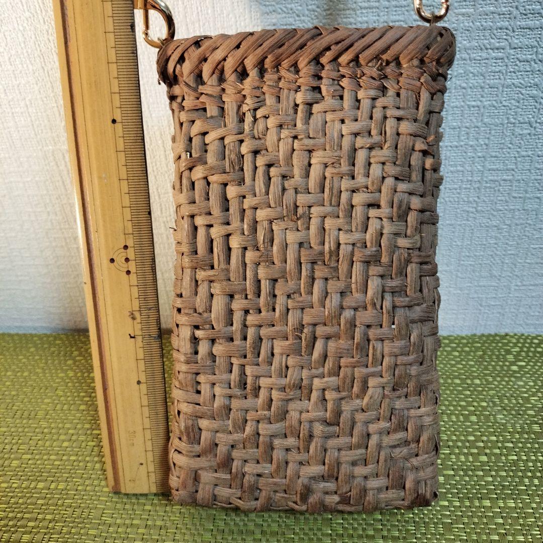 山葡萄網代編みスマホホルダー