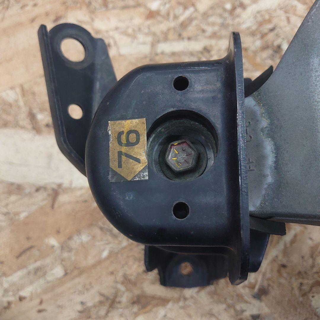 トヨタ ノア ヴォクシー ZRR70 ZRR70W エンジンマウント　中古セット