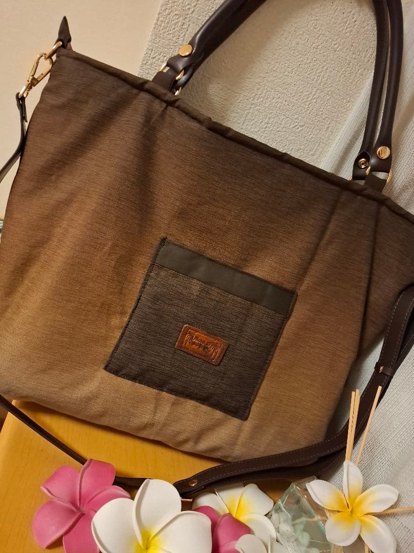 ハワイアンキルト　大きめ横長　バッグ　バス　2WAY　革タグチャーム付き