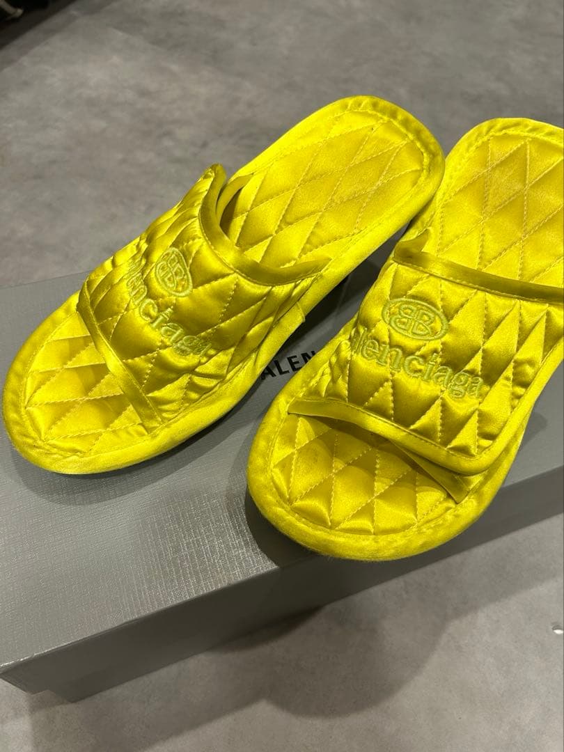 Balenciaga イエロー　キルティングミュール 箱付き