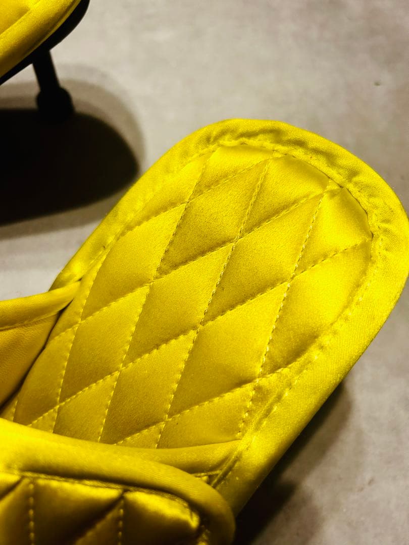 Balenciaga イエロー　キルティングミュール 箱付き