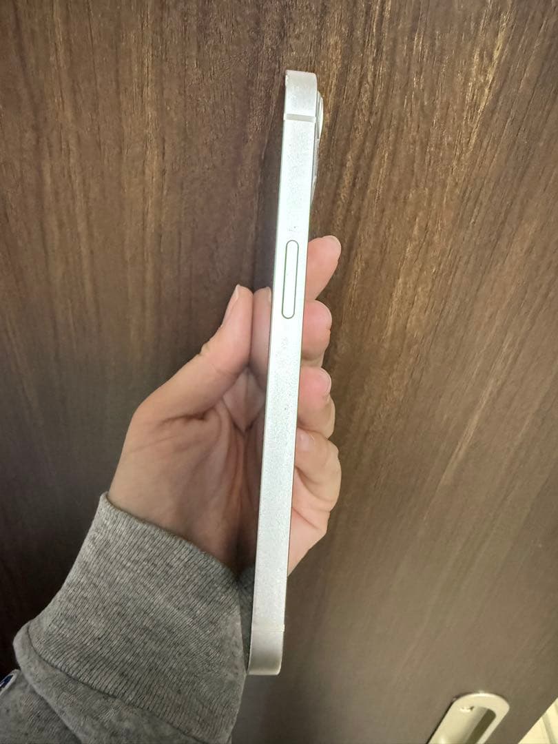 Apple iPhone 13 ホワイト 本体(海外版)