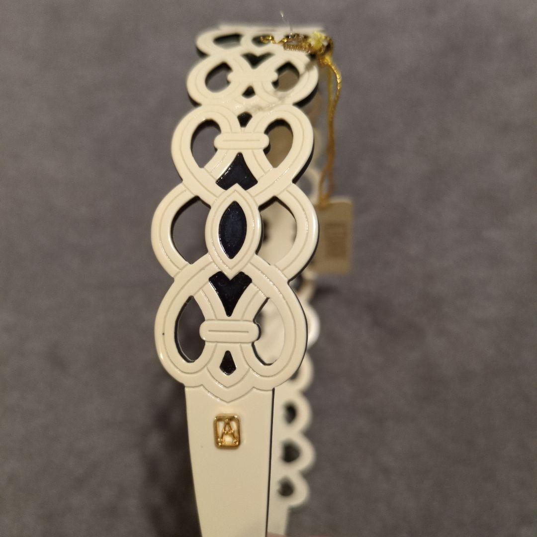 期間限定値下げ！【新品未使用】ALEXANDREアイボリー 透かし柄カチューシャ