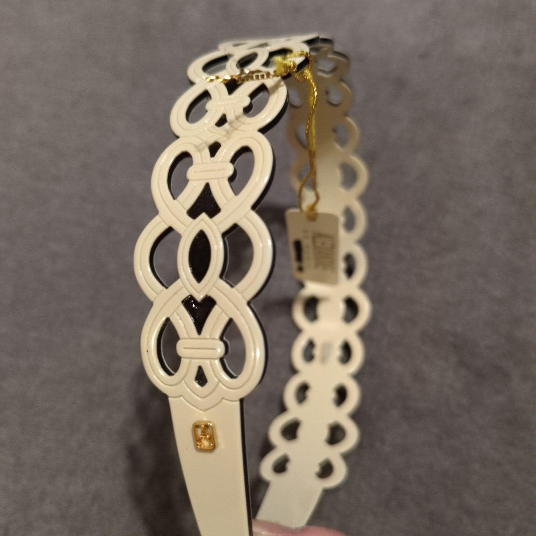 期間限定値下げ！【新品未使用】ALEXANDREアイボリー 透かし柄カチューシャ