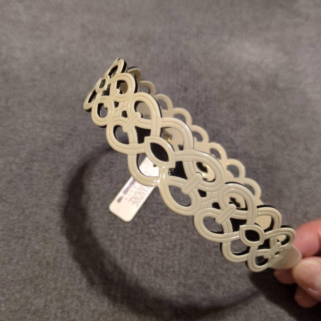 期間限定値下げ！【新品未使用】ALEXANDREアイボリー 透かし柄カチューシャ