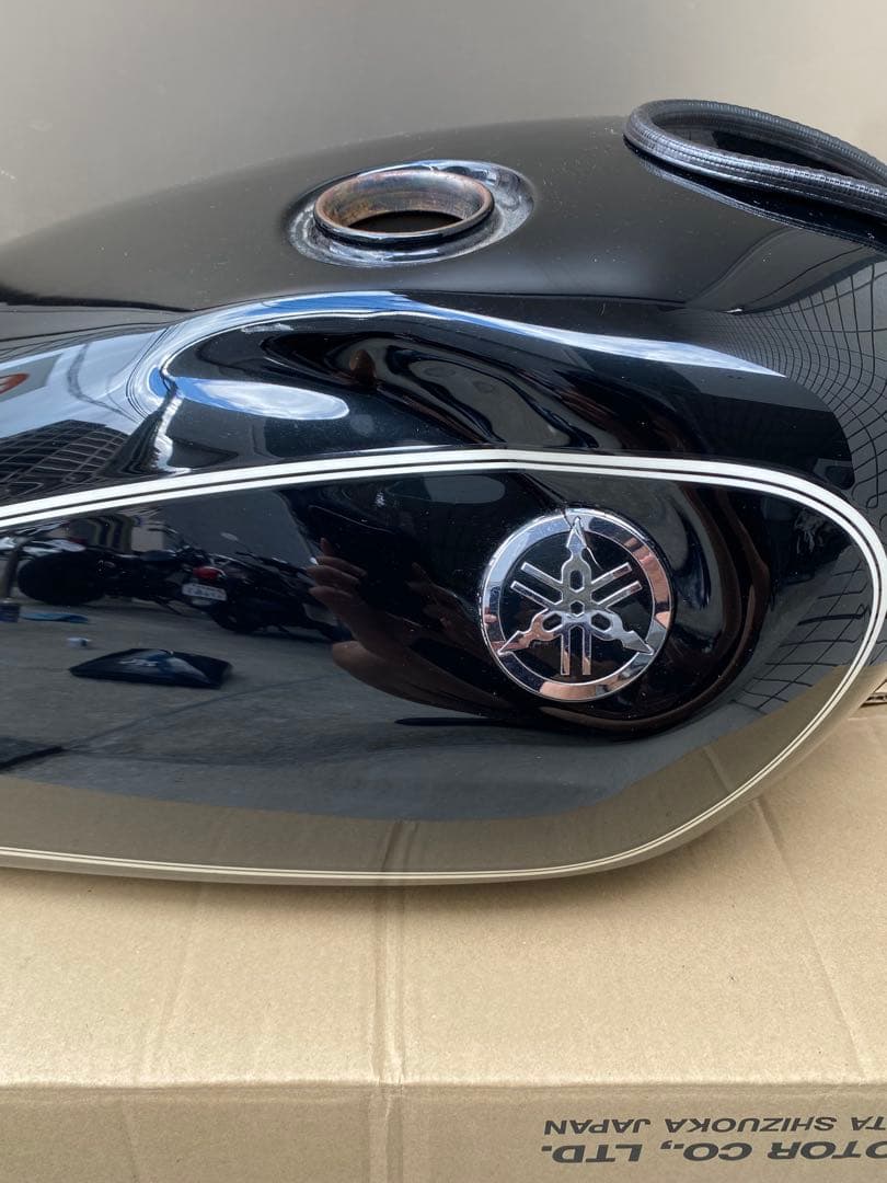 SR400 FIタンク　凹み有　エンブレム無し