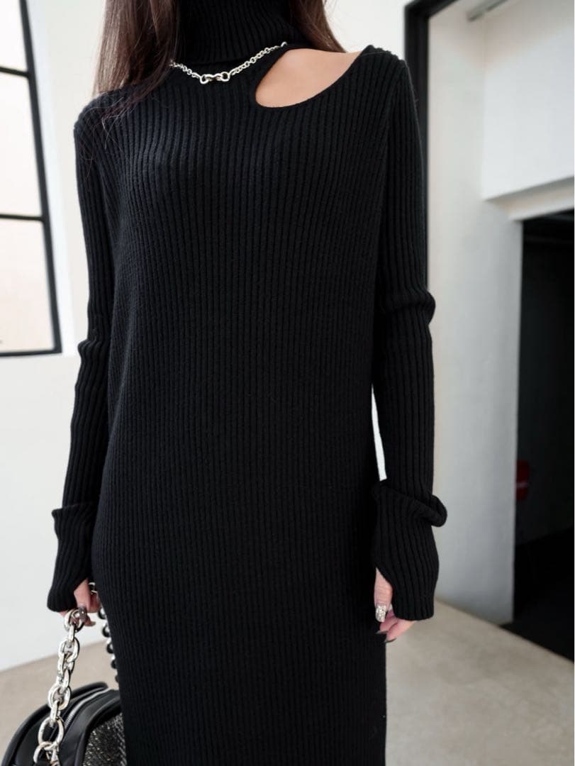 Glam Lips デコルテ CUTOUT ニット ワンピース　ブラック