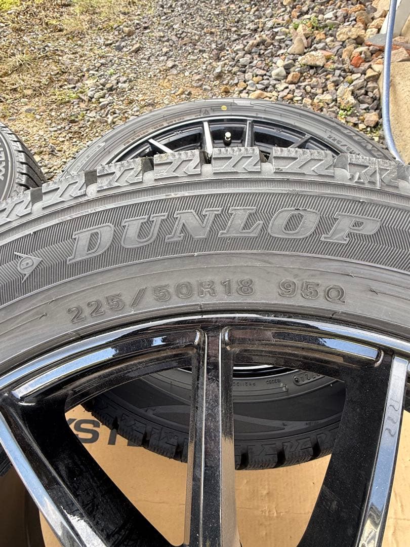 DUNLOP 225/50R18 スタッドレスタイヤホイールセット