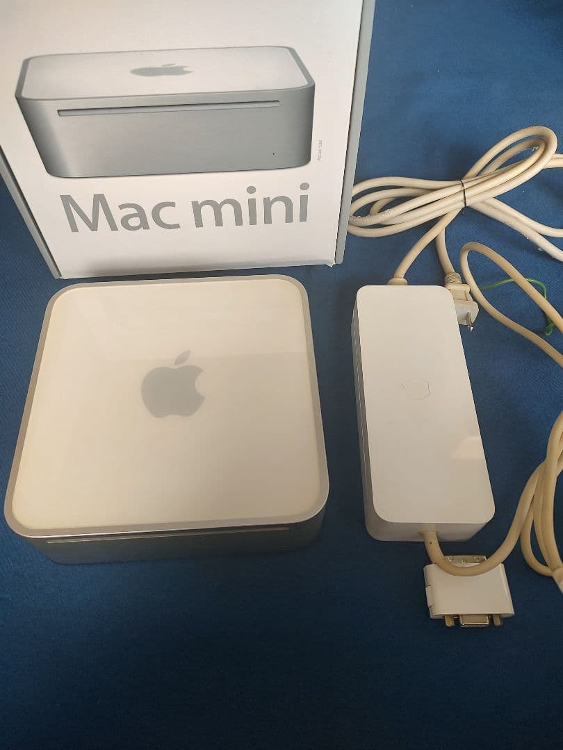 Apple Mac mini a1103 本体と電源アダプタ