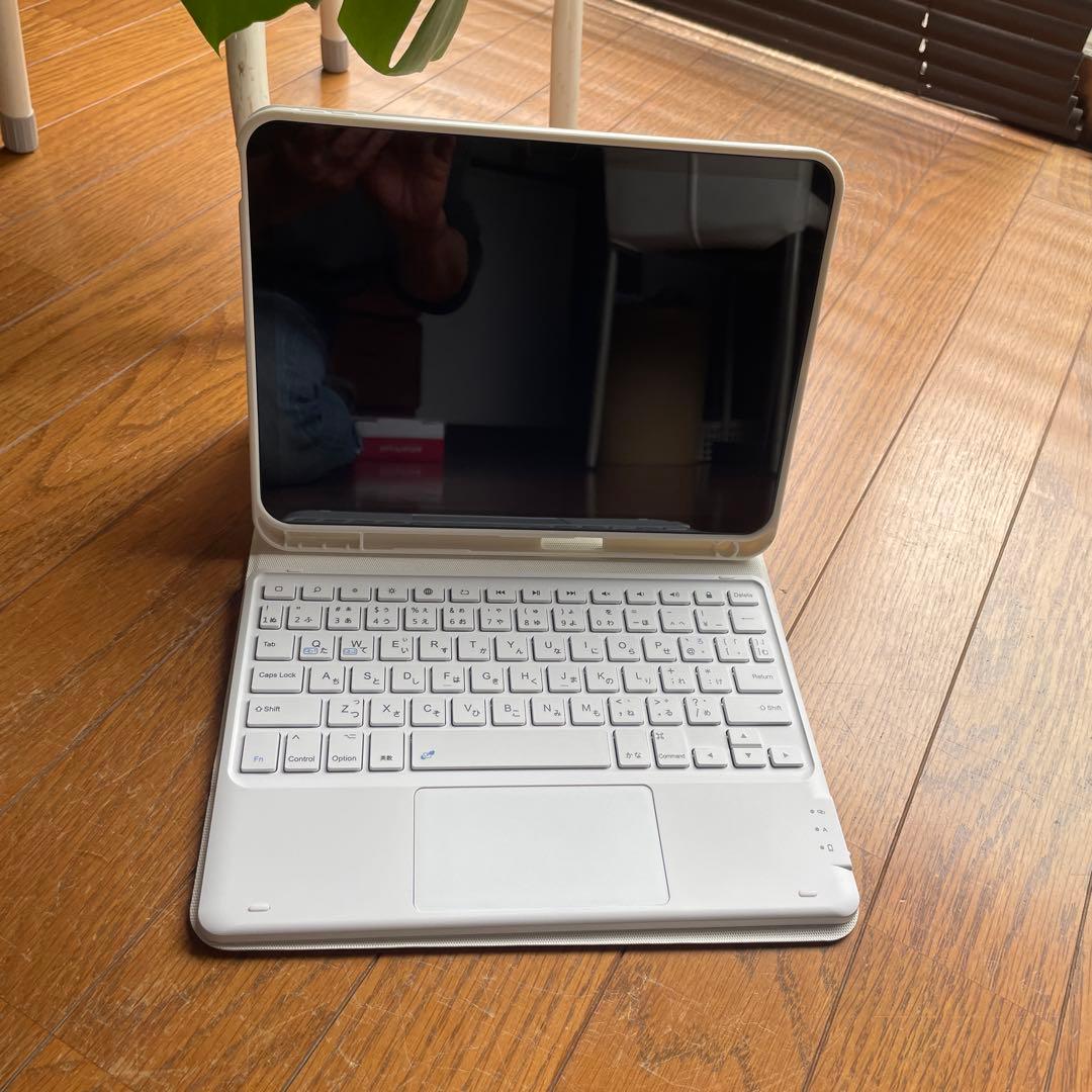 Apple iPad 11世代　多機能キーボード付き　10/4購入品